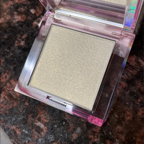 About Face Light Lock Powder This Bliss - Picture 3 of 3